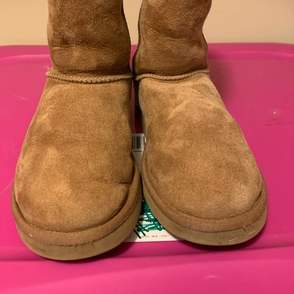 Chestnut uggs - Picture 3 of 4